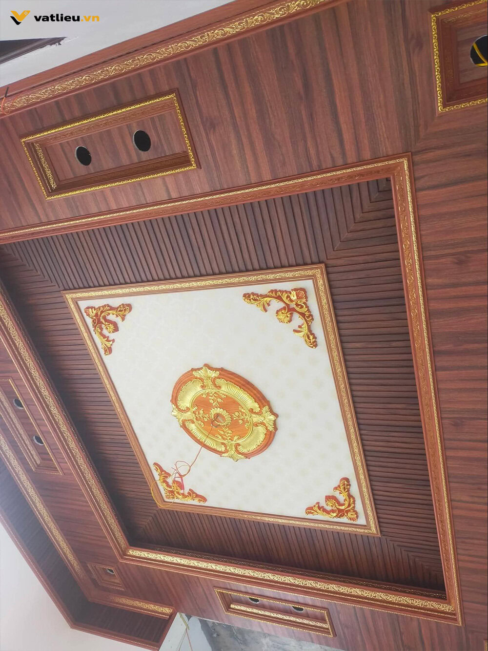 Tấm ốp Haroma được ứng dụng làm trần nhựa giả gỗ
